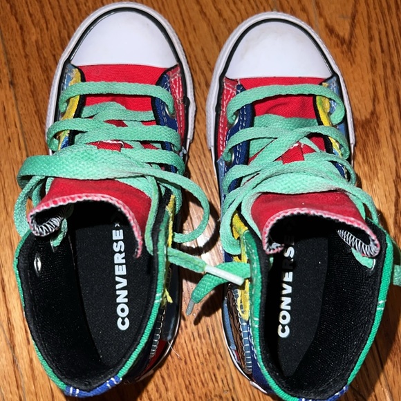 Used big kids chucks! Great print for the summer days! Size 11US - Picture 4 of 6